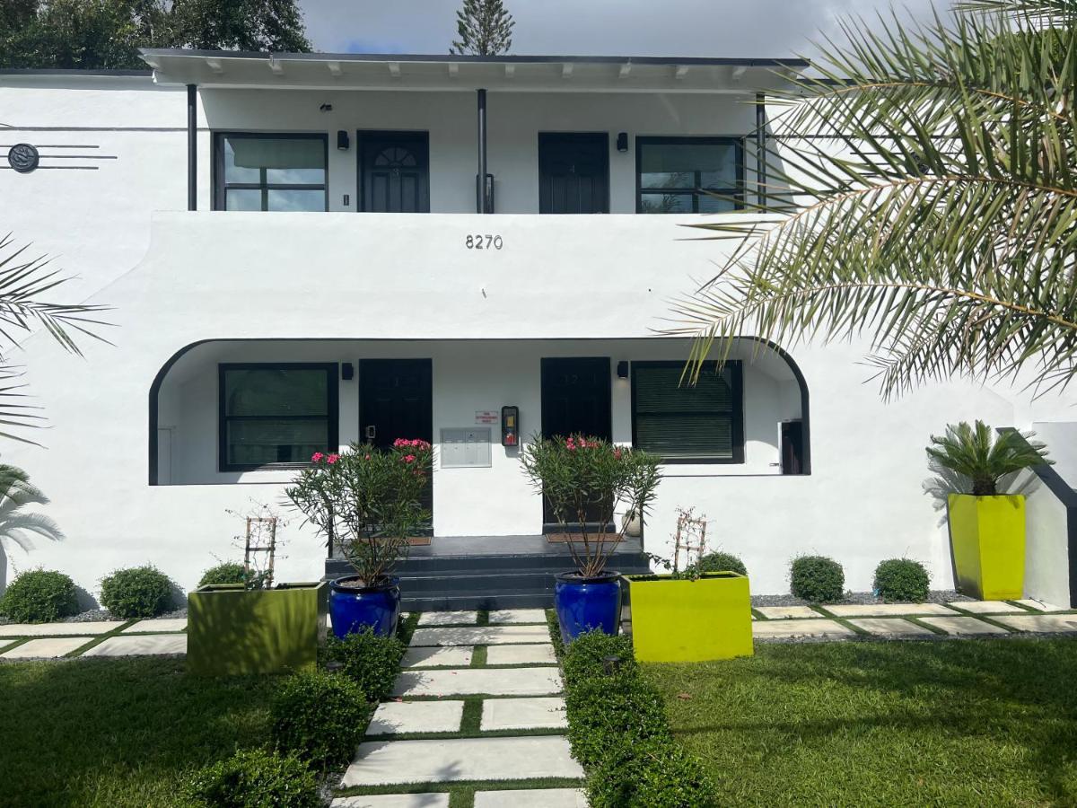 3 Seasons At The Carrington 3 Separate 2 Bedroom 1 Bathroom Apartments And A 3 Bedroom 2 Bathroom Villa Miami Exterior foto