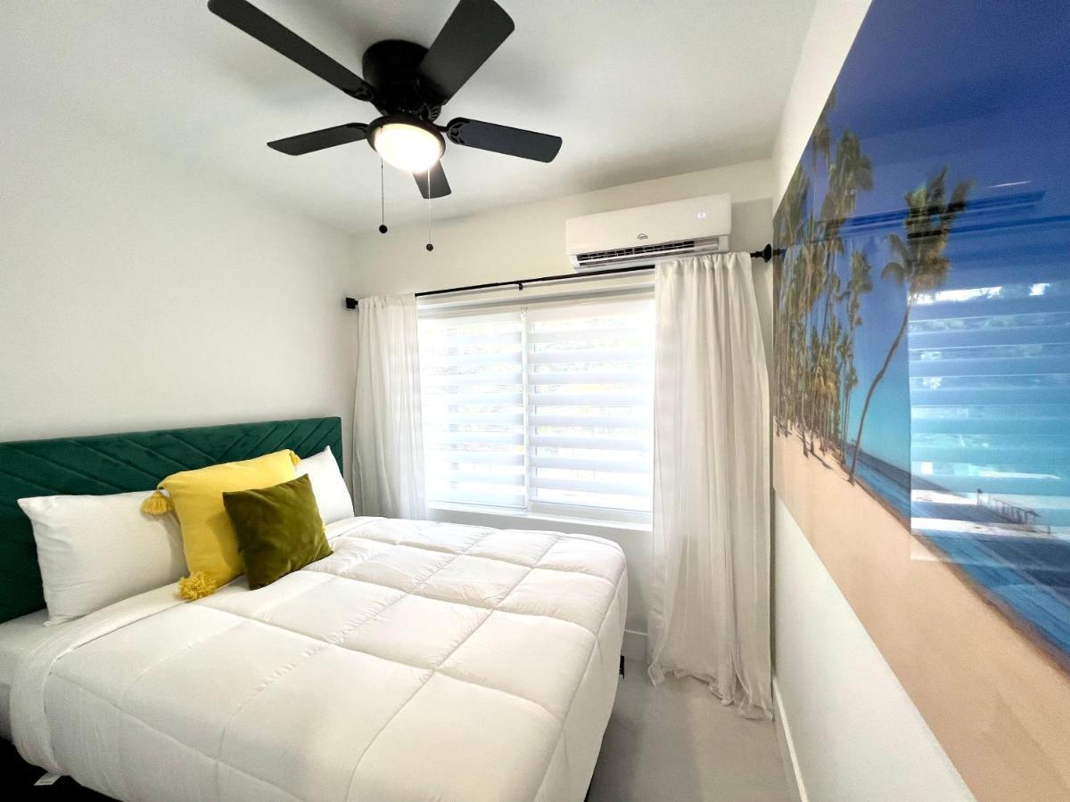 3 Seasons At The Carrington 3 Separate 2 Bedroom 1 Bathroom Apartments And A 3 Bedroom 2 Bathroom Villa Miami Exterior foto