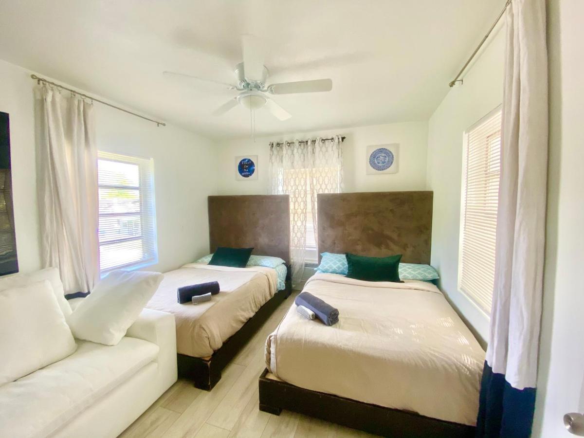 3 Seasons At The Carrington 3 Separate 2 Bedroom 1 Bathroom Apartments And A 3 Bedroom 2 Bathroom Villa Miami Exterior foto