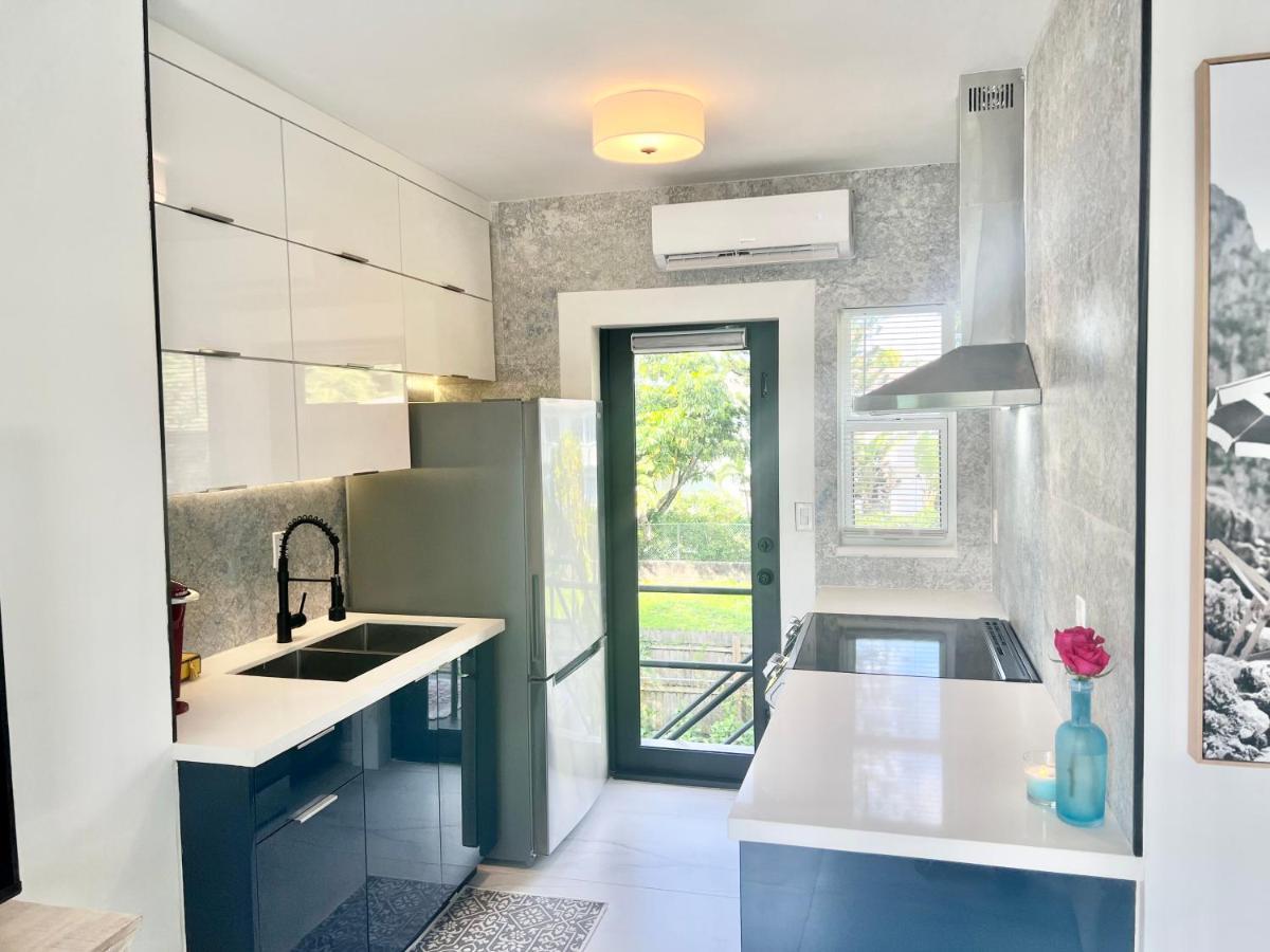 3 Seasons At The Carrington 3 Separate 2 Bedroom 1 Bathroom Apartments And A 3 Bedroom 2 Bathroom Villa Miami Exterior foto