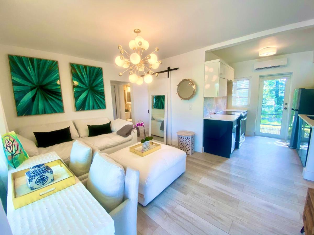 3 Seasons At The Carrington 3 Separate 2 Bedroom 1 Bathroom Apartments And A 3 Bedroom 2 Bathroom Villa Miami Exterior foto