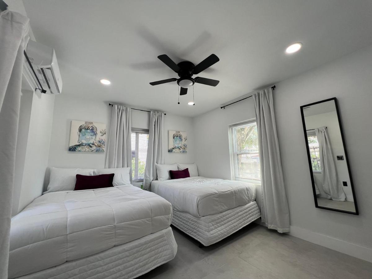 3 Seasons At The Carrington 3 Separate 2 Bedroom 1 Bathroom Apartments And A 3 Bedroom 2 Bathroom Villa Miami Exterior foto