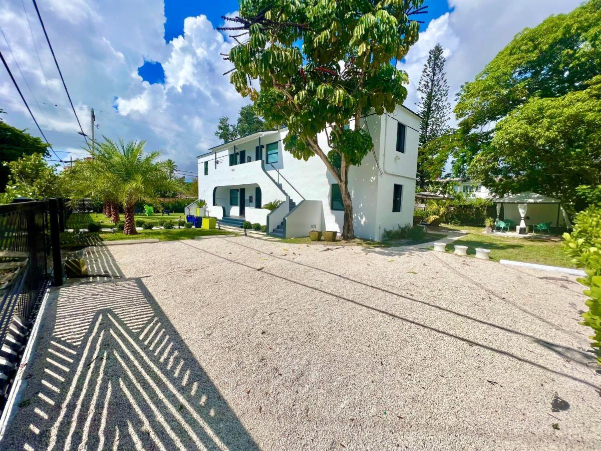 3 Seasons At The Carrington 3 Separate 2 Bedroom 1 Bathroom Apartments And A 3 Bedroom 2 Bathroom Villa Miami Exterior foto
