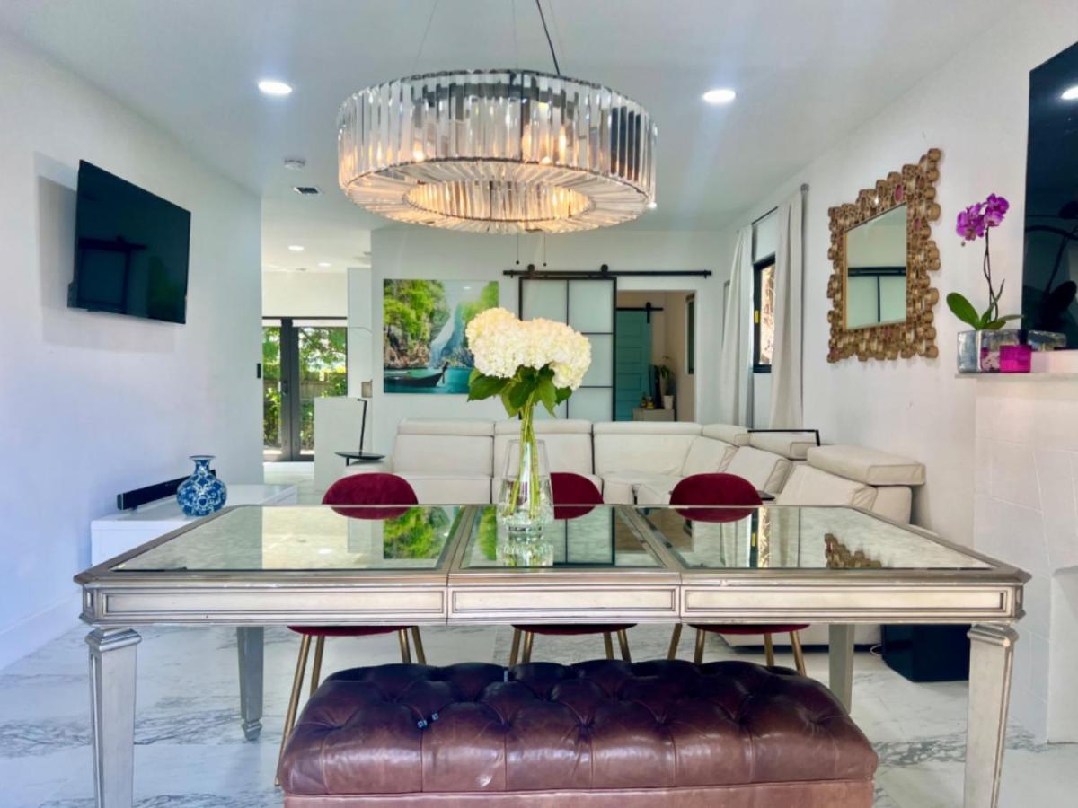 3 Seasons At The Carrington 3 Separate 2 Bedroom 1 Bathroom Apartments And A 3 Bedroom 2 Bathroom Villa Miami Exterior foto