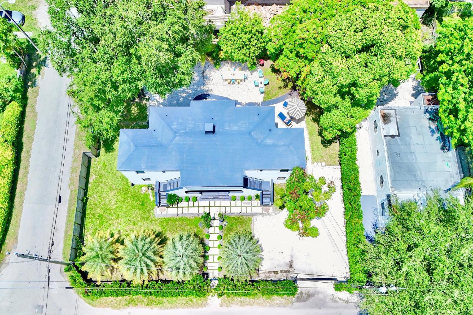 3 Seasons At The Carrington 3 Separate 2 Bedroom 1 Bathroom Apartments And A 3 Bedroom 2 Bathroom Villa Miami Exterior foto
