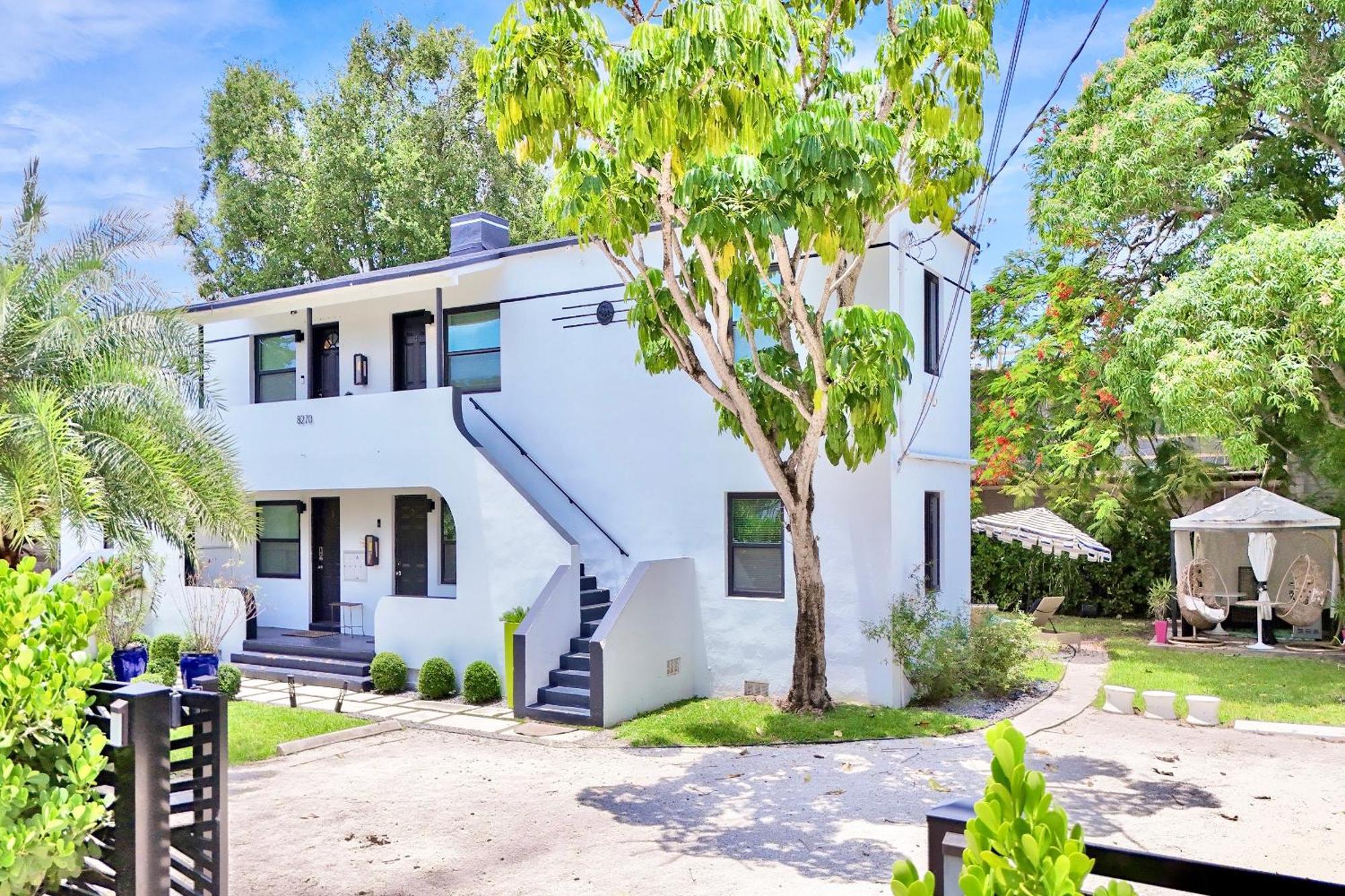 3 Seasons At The Carrington 3 Separate 2 Bedroom 1 Bathroom Apartments And A 3 Bedroom 2 Bathroom Villa Miami Exterior foto